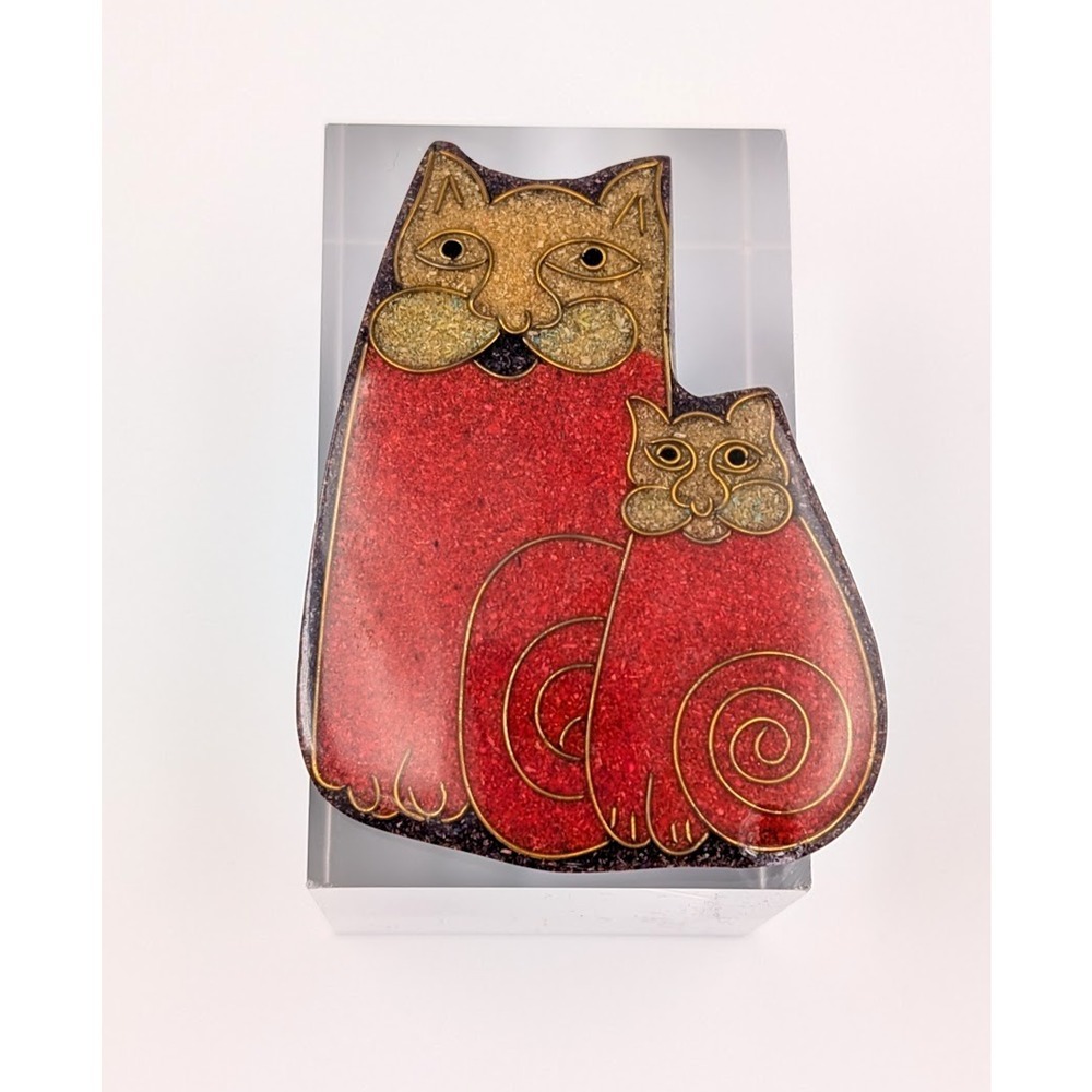 Mother and Kitten Cat Pin Brooch Red Resin Lucite‎ Laminated